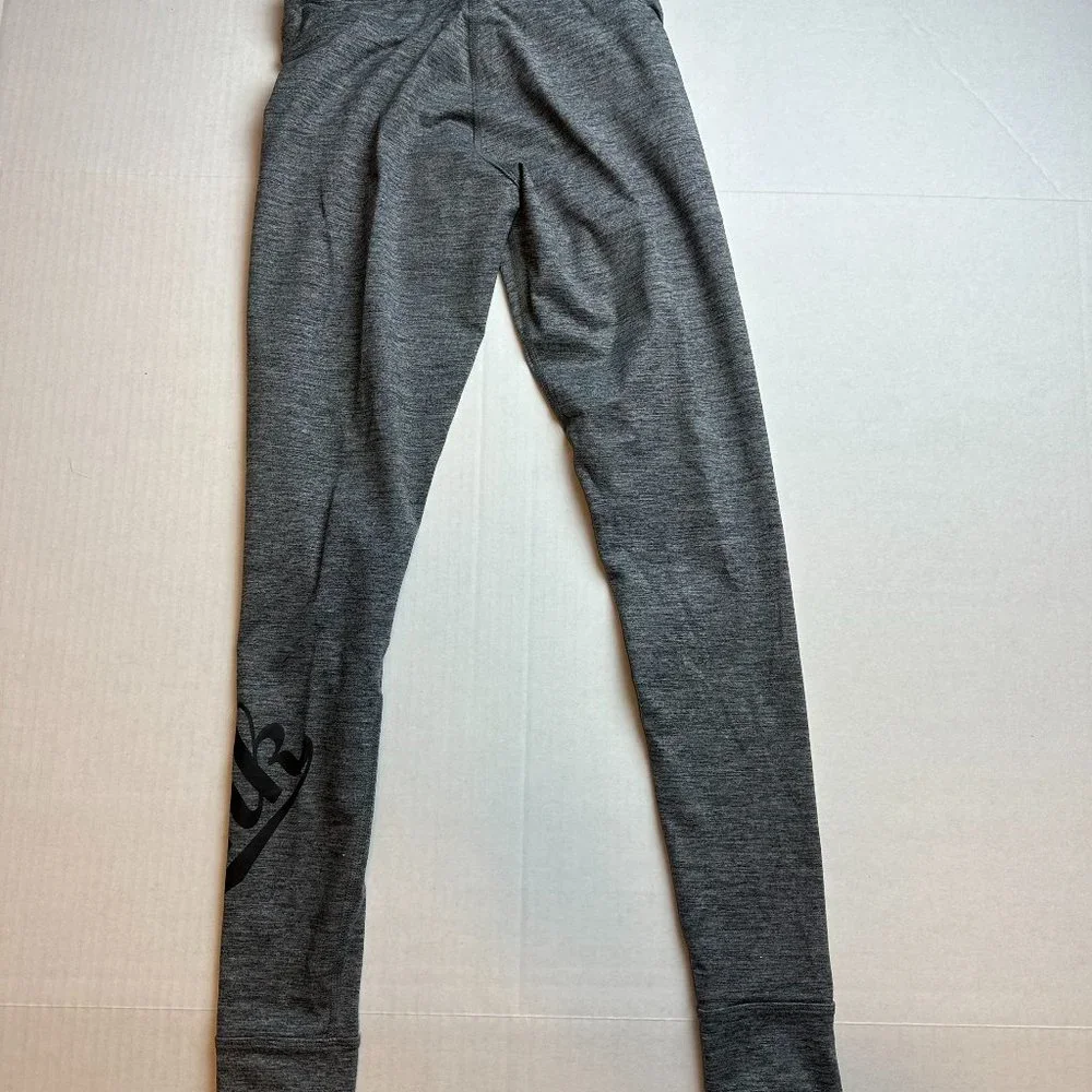 Pink Victoria's Secret Women's Leggings in Gray Like new Size XS - Picture 2 of 3
